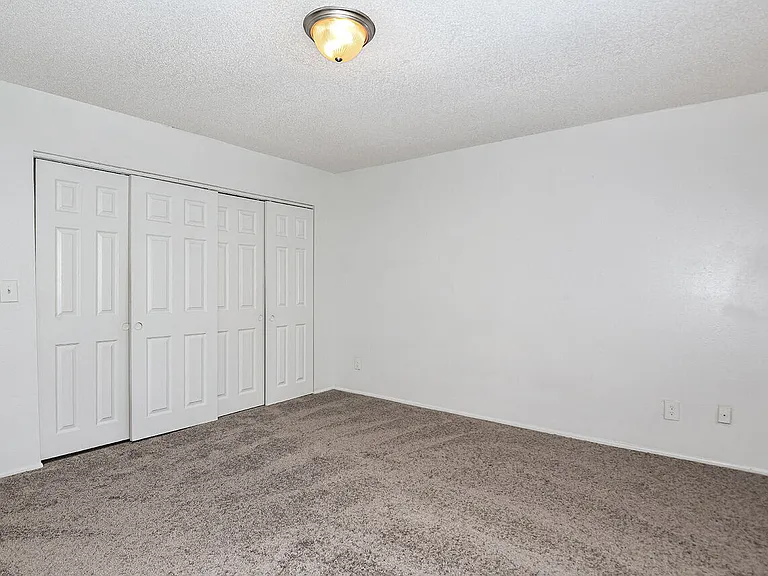 Woodlake Villas — Photo 13