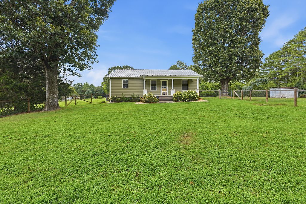 8121 County Road 200 - Property Image