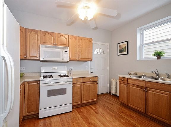 5th image of 3556 W Belle Plaine Ave APT 1