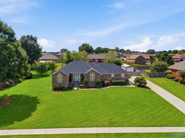 1902 Lillian Dr, Athens, AL 35611