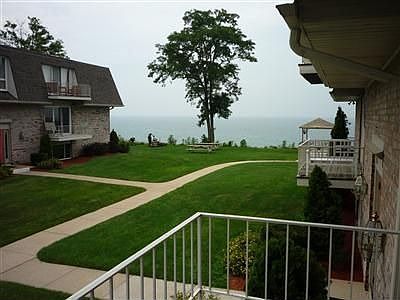 3rd image of 3620 Lakeshore Dr
