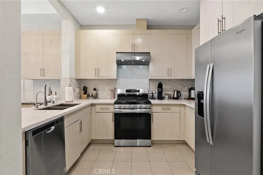 2 bed, 1230 sqft, $3,300 — Photo 1