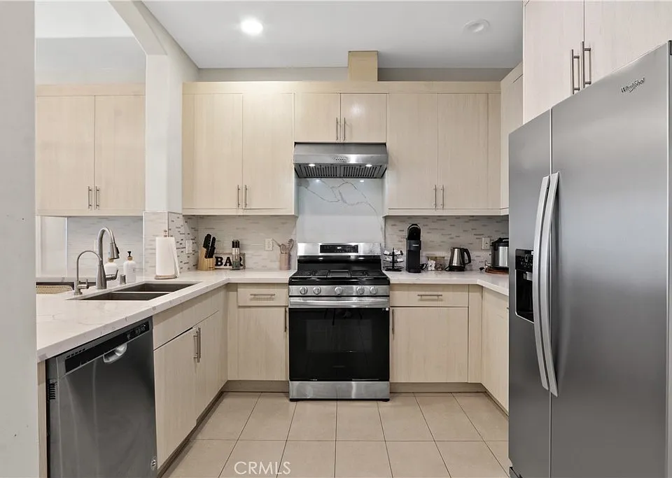 1598 Long Beach Blvd #412