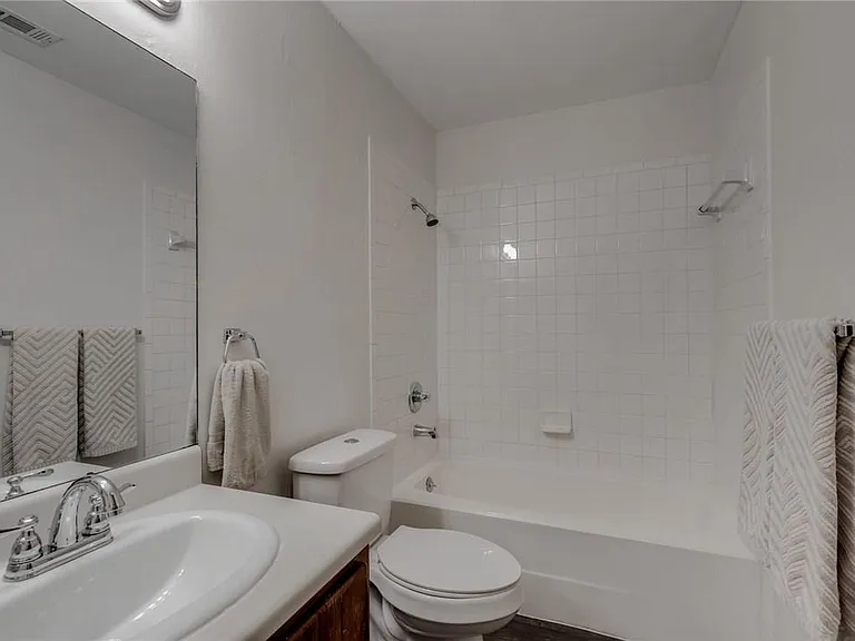 11405 Walnut Ridge Dr #B — Photo 21