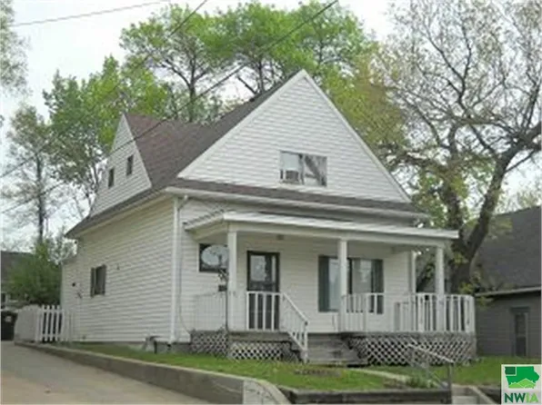 831 18th St, Sioux City, IA 51105