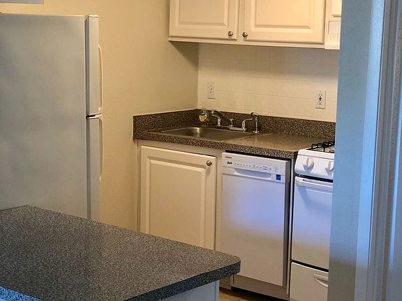 4th image of 145 Oyster Bay #230