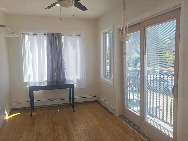 229 E Walnut St — Photo 3