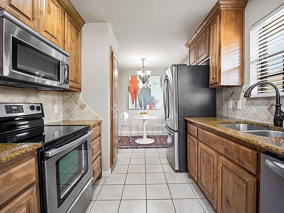 3rd image of 1308 Highland Dr