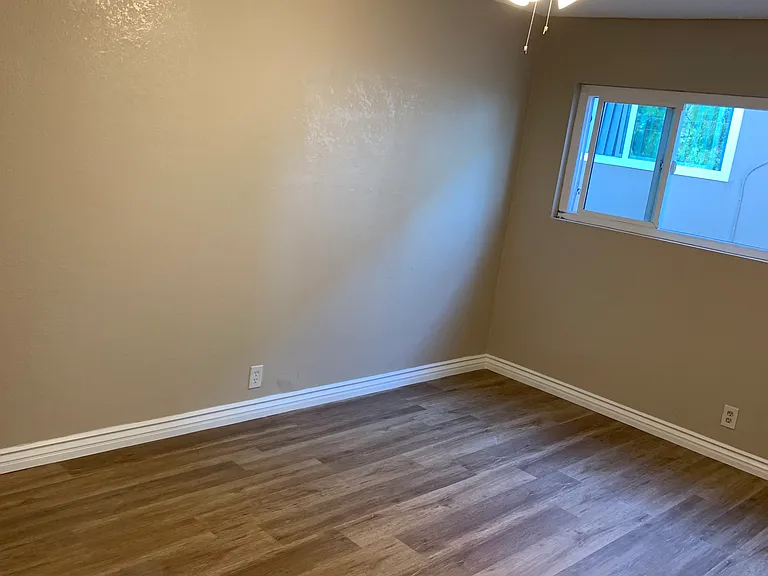 1536 W Wardlow Rd #11 — Photo 14