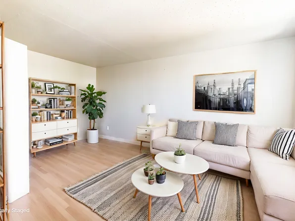 2619 17a St SW, Calgary, AB T2T 4S7