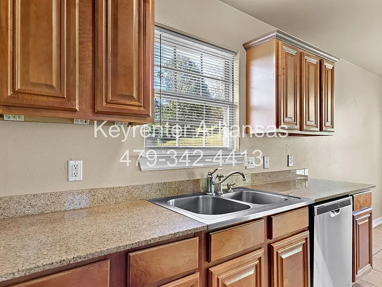 1041 Sara Beth St — Photo 11