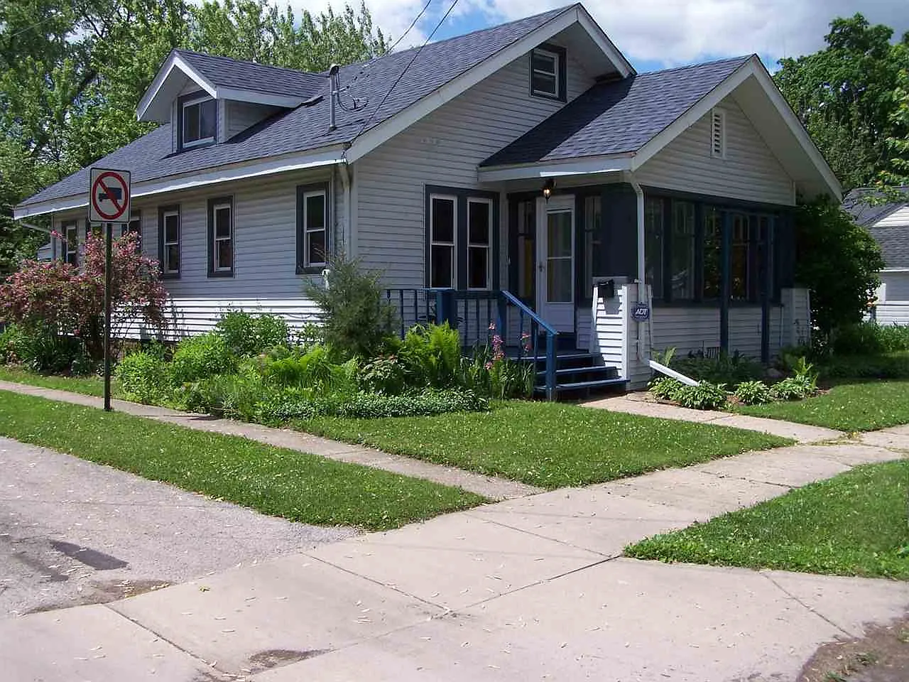 1620 Brown Ave photo 1