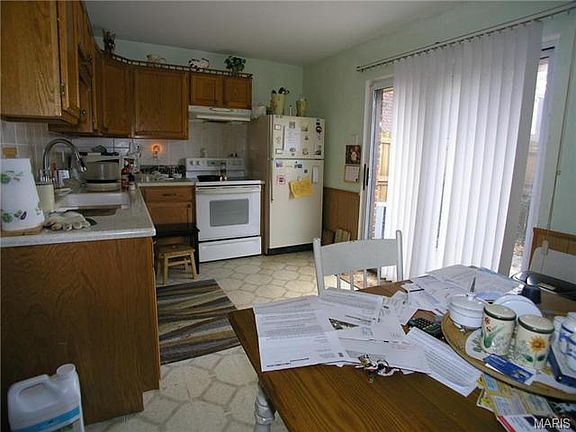 4th image of 4218 Eiffel Dr