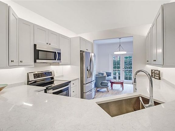 5th image of 823 Tanbark Dr APT 102