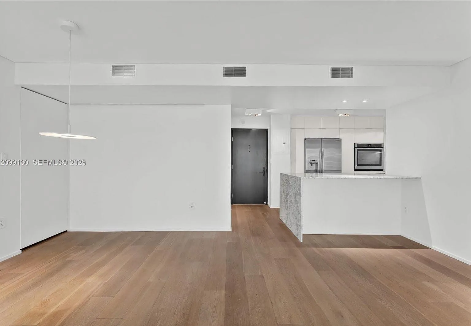 Yacht Harbour Condo — Photo 3