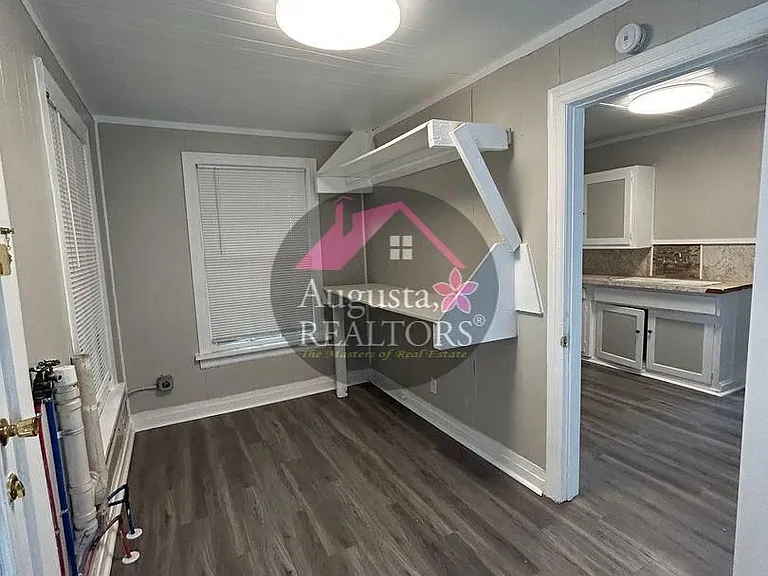 2942 S 7th St — Photo 2