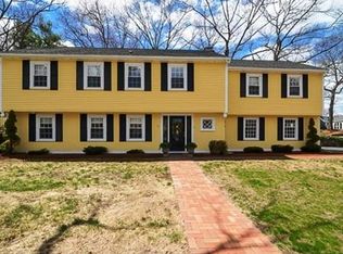 12 Longbow Rd, Lynnfield, MA 01940