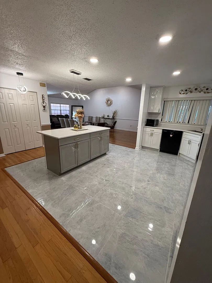 Immaculate and Newly Remodeled 4 bed 2 bath in Pine Lakes — Photo 4