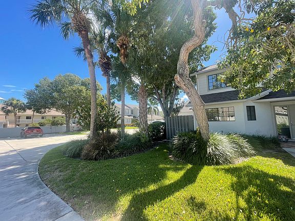 2nd image of 870 E Meadowland Dr