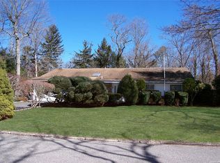 29 Oak Ln, Coram, NY 11727