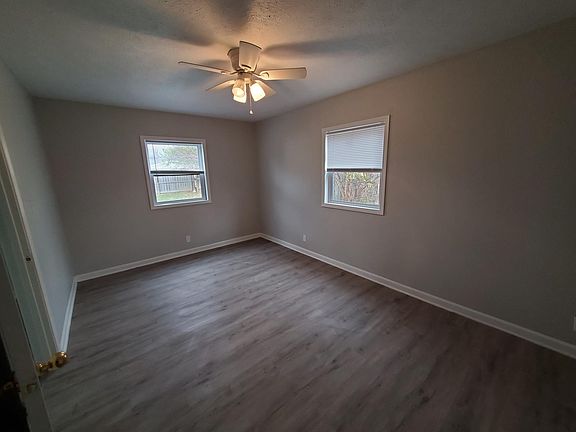 MASTER BEDROOM - 14.5FT X 10FT
