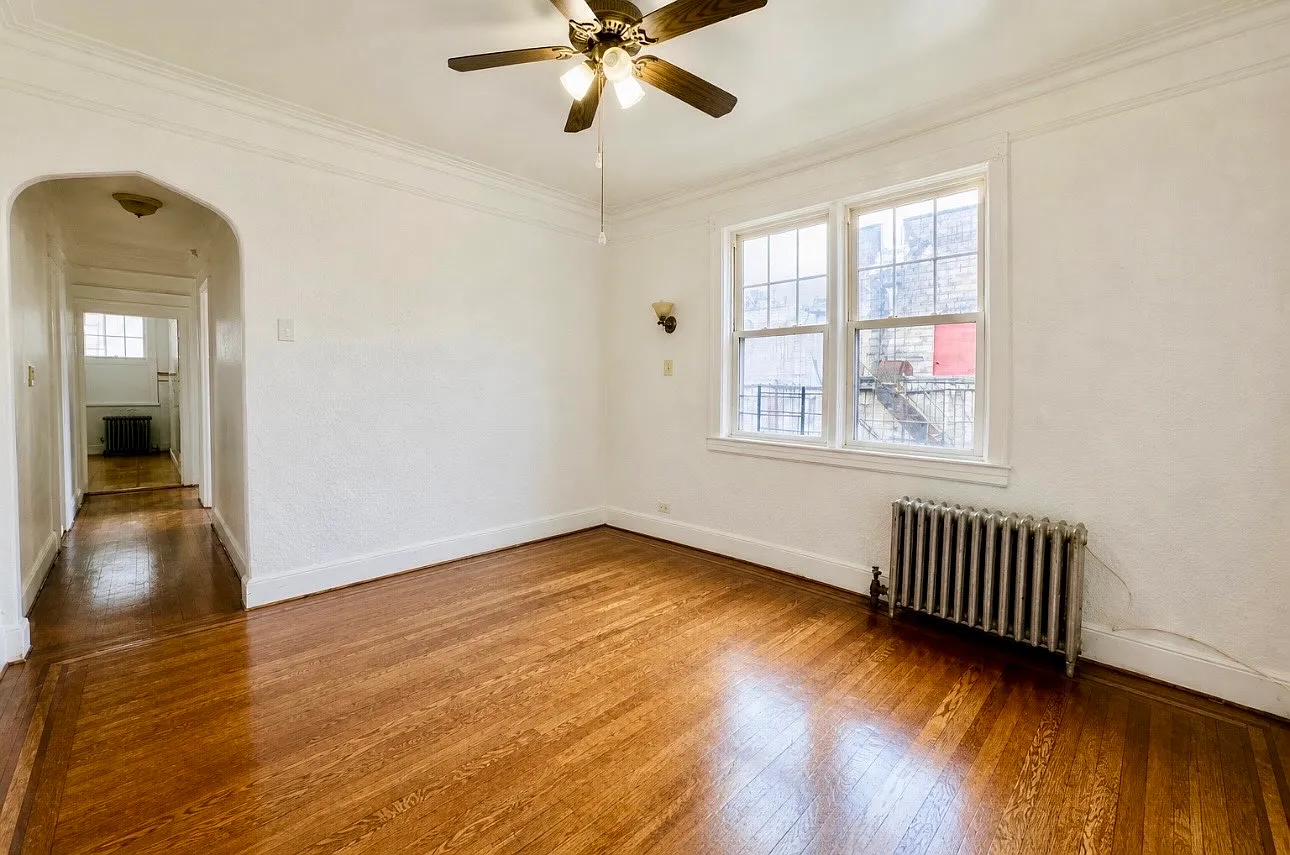 3 bed, 1100 sqft, $3,777 — Photo 2