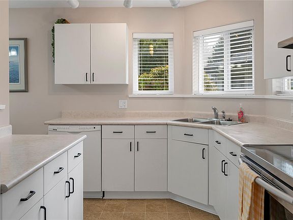 2nd image of 396 Harrogate Rd #32