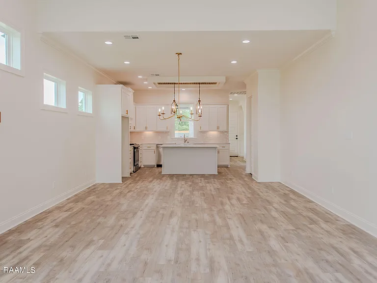 424 Dunvegan Ct — Photo 4