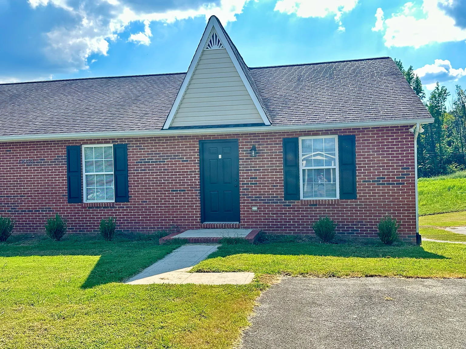 3 bed, 1698 sqft, $1,795 — Photo 1