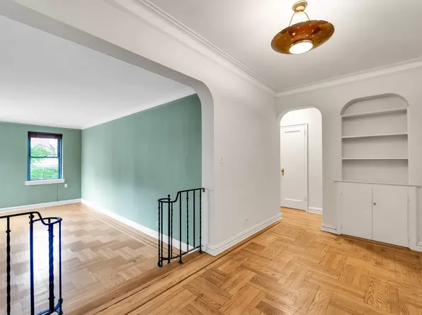 4445 Post Rd APT 6K, Bronx, NY 10471