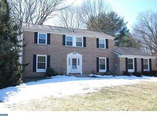 240 Fawnhill Rd, Broomall, PA 19008