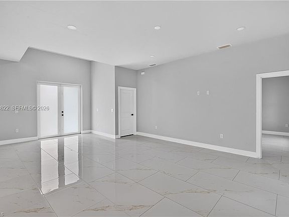 4th image of 525 Genesee Ave S