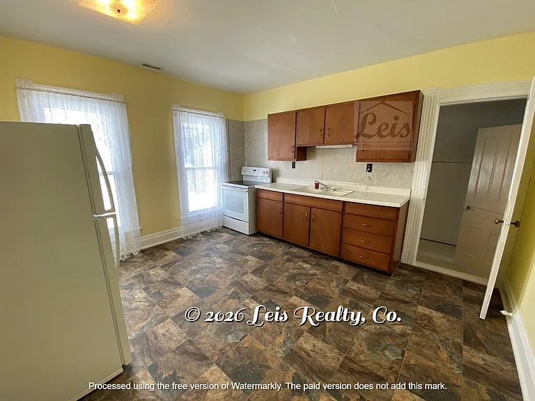 325 1/2 Gray Ave #2 — Photo 3