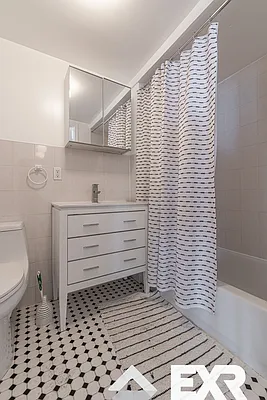 Rented by EXR | media 25