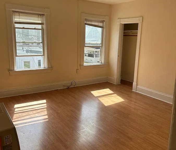 40-42 Hickok Pl #3 — Photo 2
