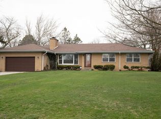 34 S Wildwood Dr, Prospect Heights, IL 60070