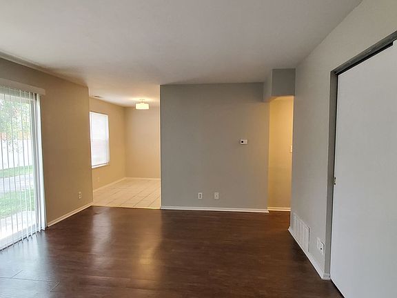 4th image of 9302 Aylesbury Dr #2