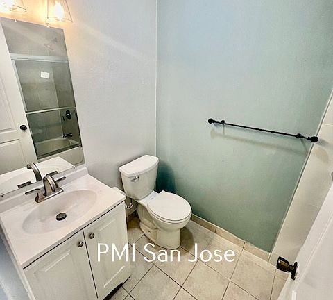 2311 Lanai Ave - Hall Bath_09272024