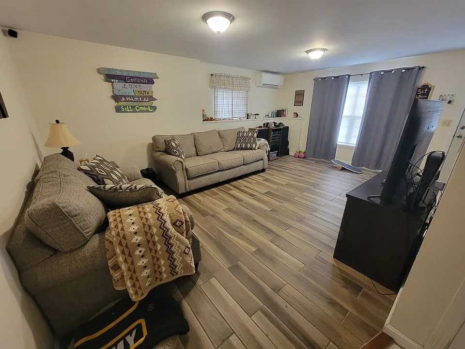 10 Triangle Rd #B