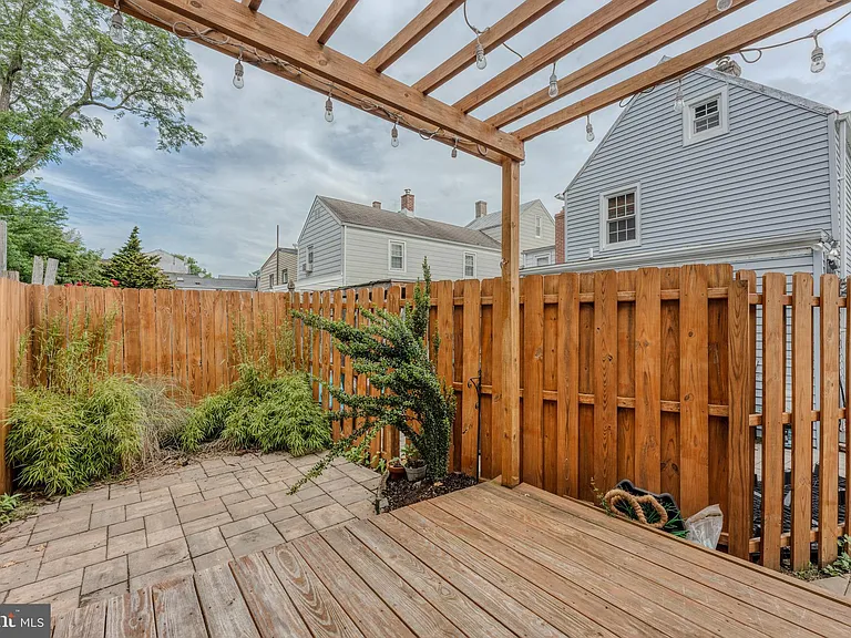 365 Prince St — Photo 17