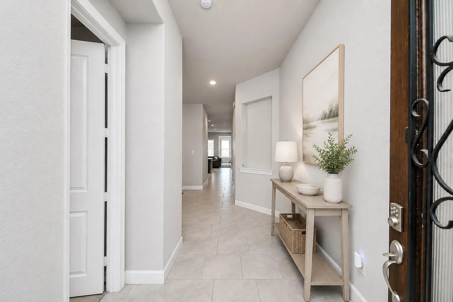 4 bed, 3.0 bath, 2468 sqft, $3,000 — Photo 3