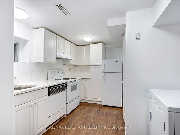 80 Harlandale Ave #LOWER — Photo 2