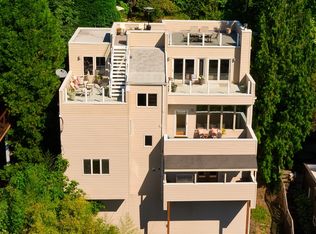 2922 SW Canterbury Ln, Portland, OR 97205