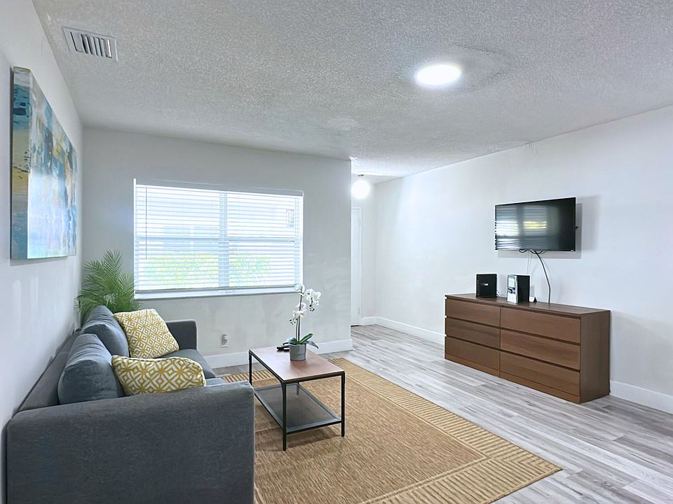 1st image of 408 Sunset Dr #2