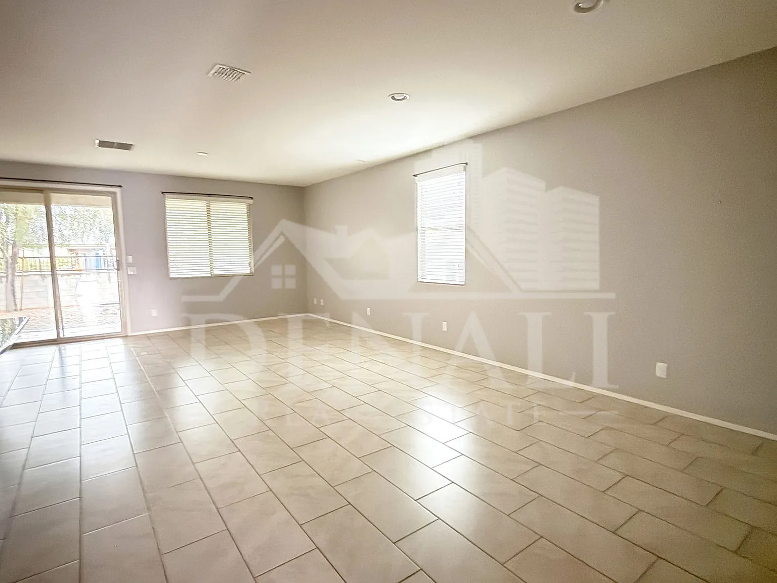 3 bed, 2.0 bath, 1905 sqft, $2,050 — Photo 2