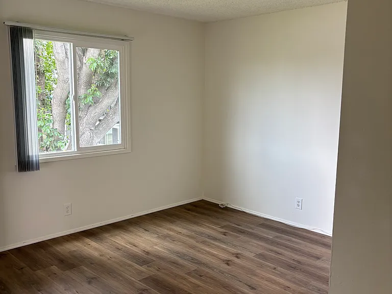 371 N Oak St #F — Photo 21