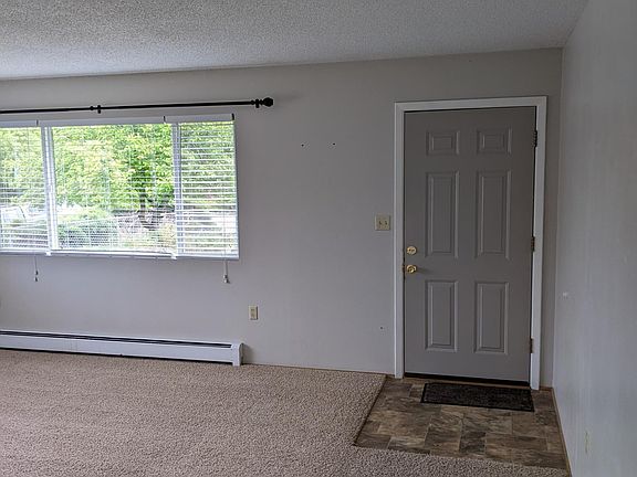 4th image of 2701 S Hills Dr