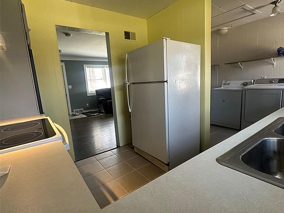 3rd image of 11711 Schram St