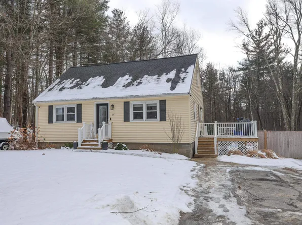 27 Willow Street, Pelham, NH 03076