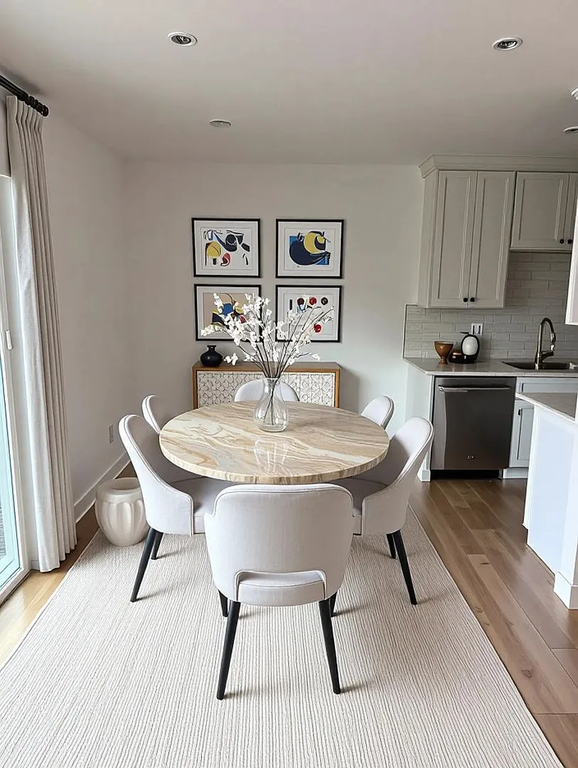 Newly renovated One Bedroom One Bathroom Apartment — Photo 1